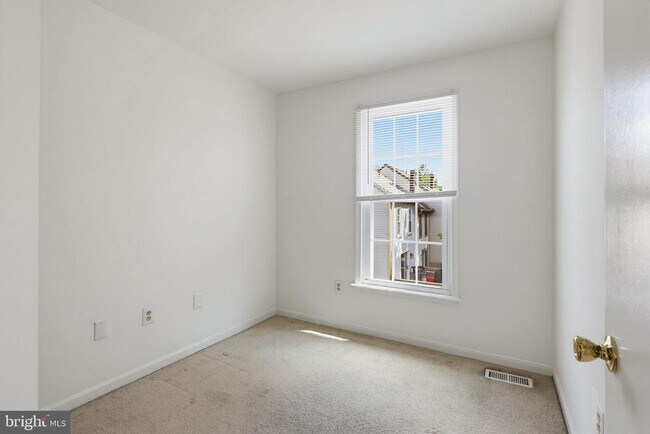 Building Photo - 8867 Willowwood Way