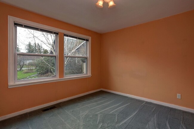 Building Photo - 2 Bed, 2 Bath Home in Historic Birchwood Neighborhood
