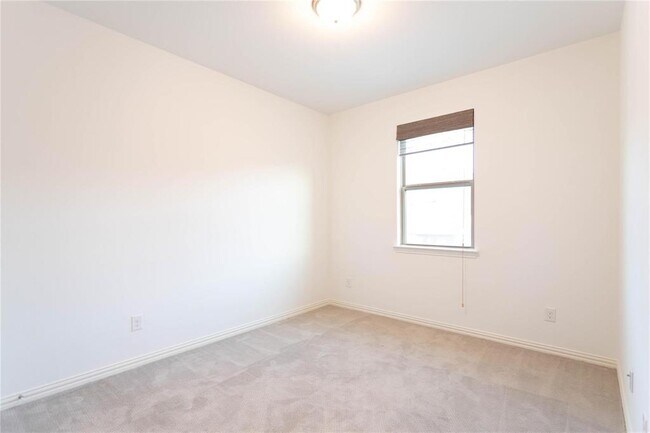 Building Photo - 7209 Huckleberry Dr