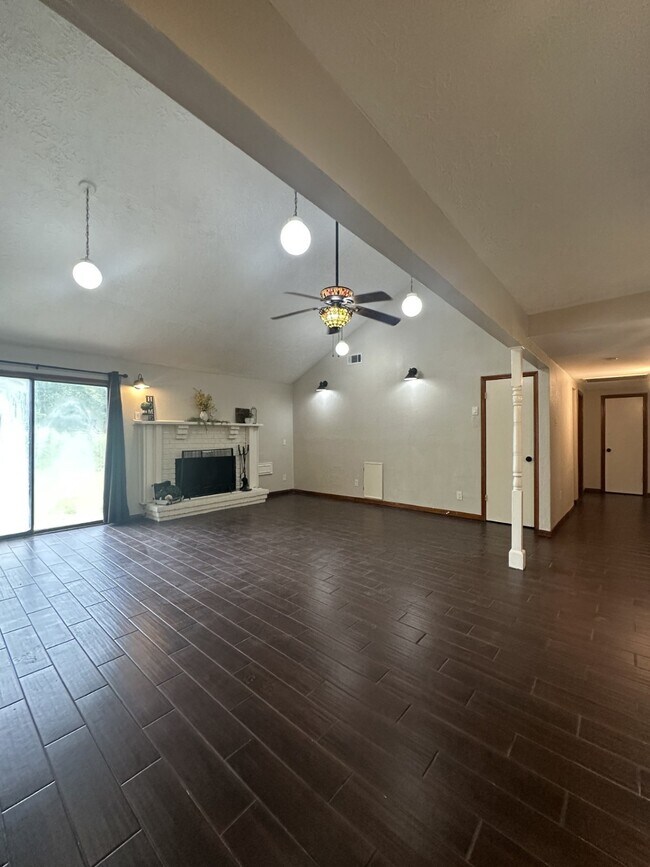 Building Photo - 2509 Wall St