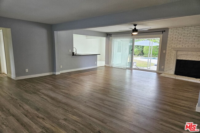 Building Photo - 22337 Cantara St