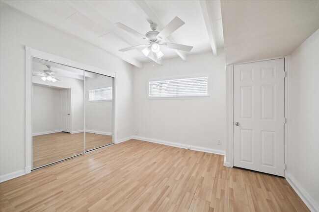 Building Photo - 216 Marshall St