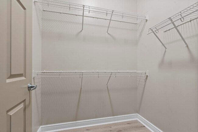 Building Photo - 7400 River Rd