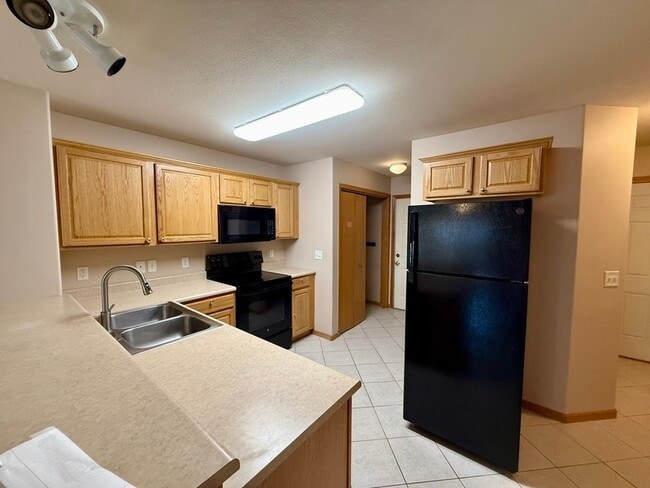 Building Photo - 721 Broderick Dr NE