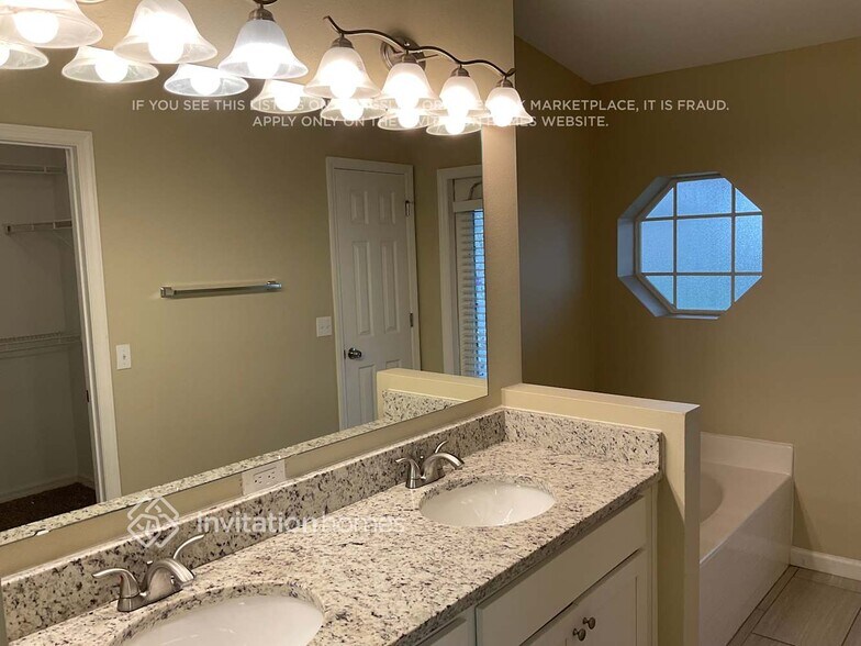 Building Photo - 1808 Maeve Cir