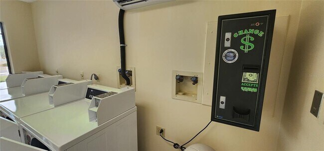 Building Photo - 1515 Pinellas Bayway S