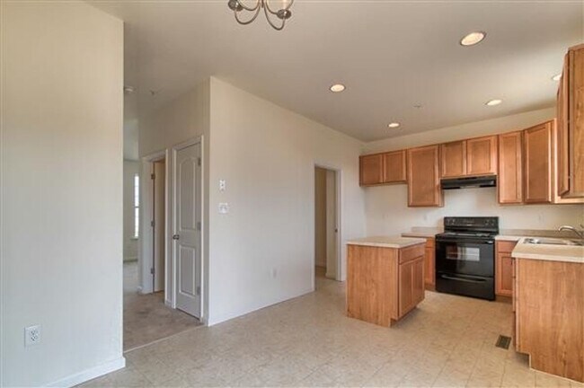 Building Photo - 1241 Ledge Dr
