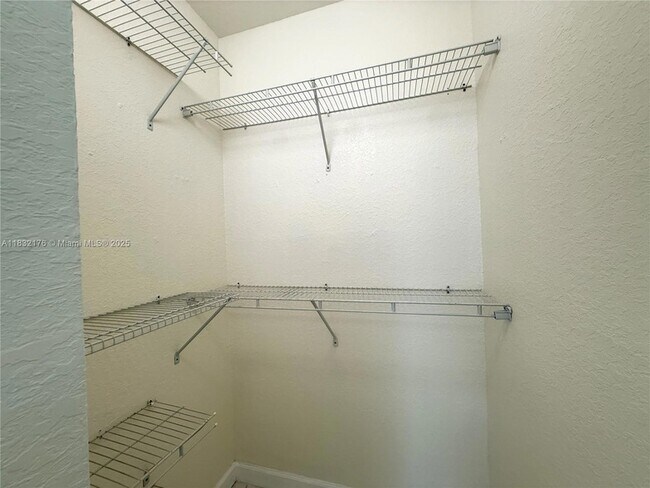Building Photo - 15131 SW 23rd Ln