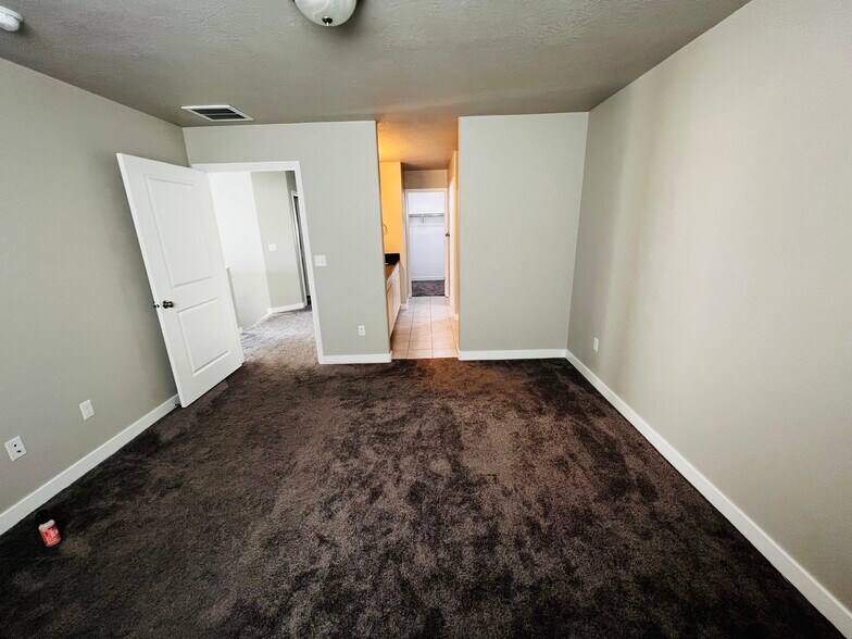 Building Photo - 15194 S Tack Way