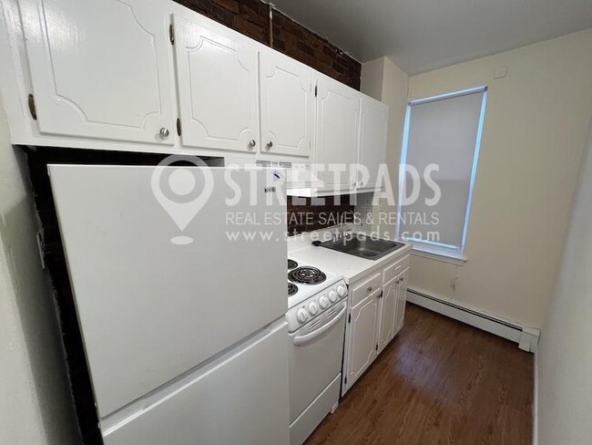 Building Photo - bedroom in Boston MA 02130