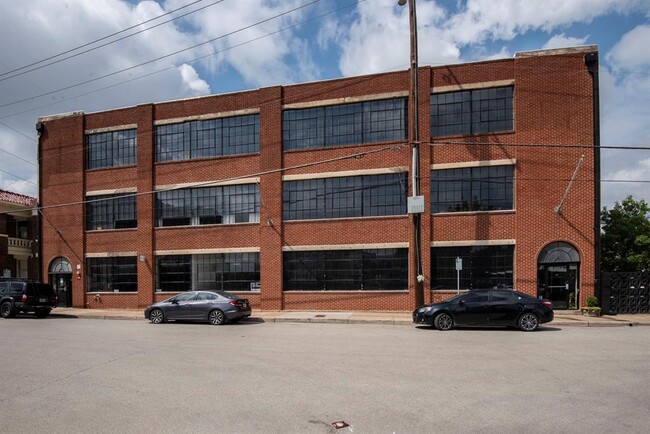 Building Photo - 120 St Louis Ave