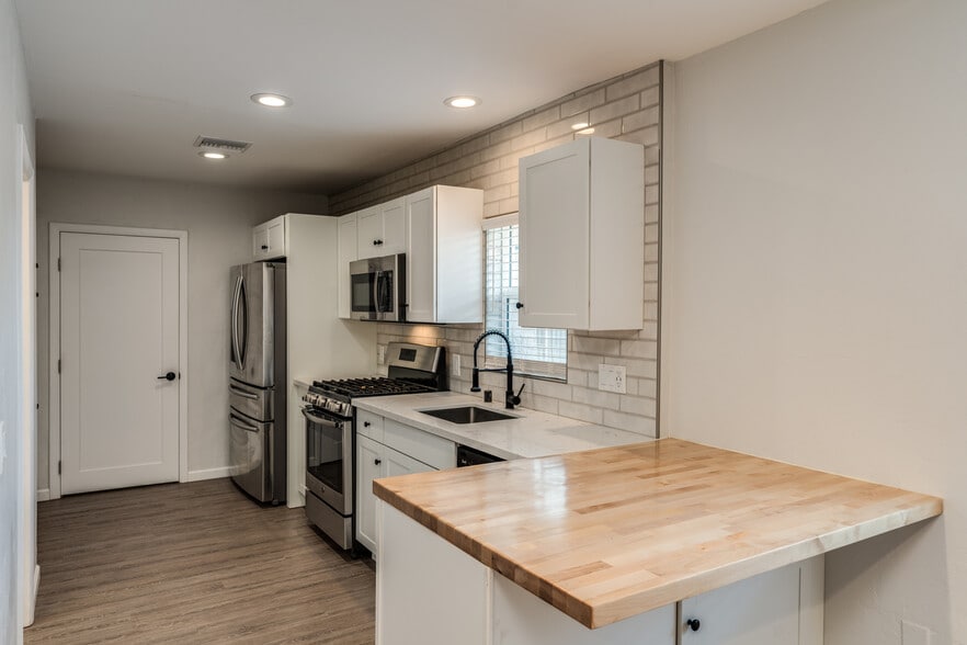 Building Photo - 1132 E Florita St