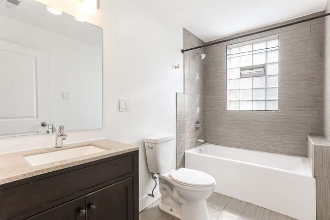 Building Photo - 2647 W Potomac Ave