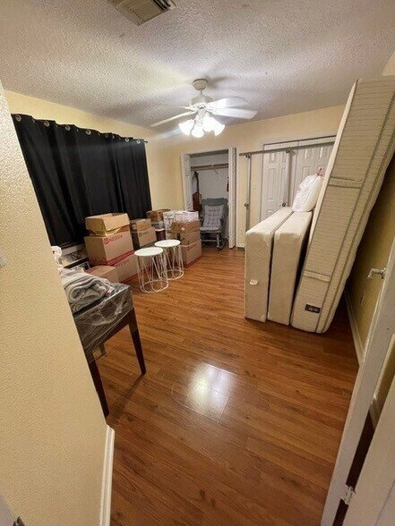 Building Photo - 1102 Camelot Ln