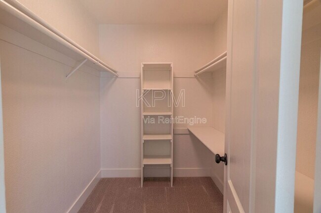 Building Photo - 8720 Fox Creek Dr