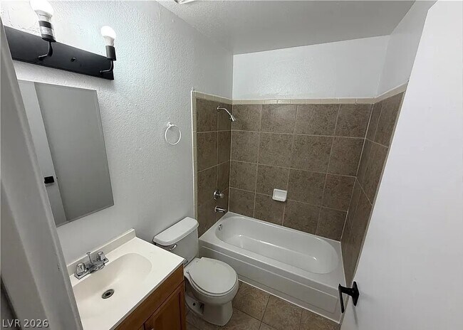 Building Photo - 4750 Thunderbolt Ave