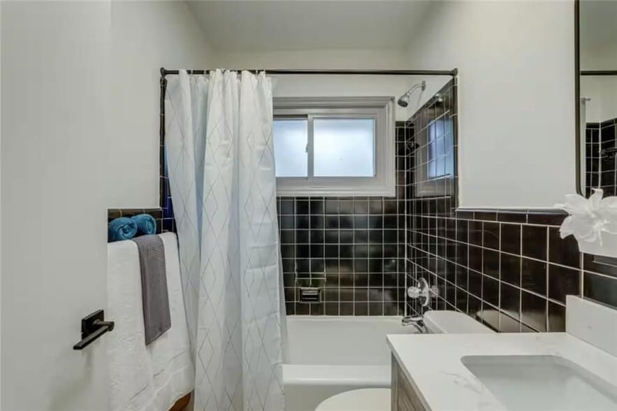 Building Photo - 1944 Cindy Dr