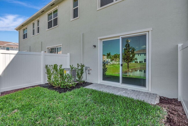Building Photo - 539 Rivergrass St