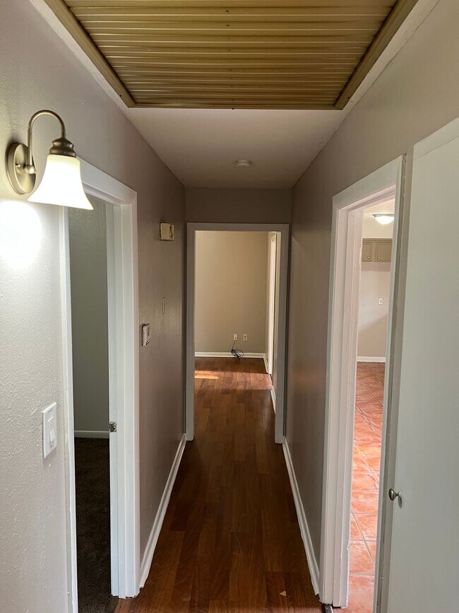 Building Photo - Southern Hills!