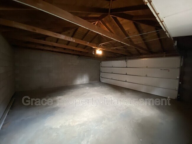Building Photo - 1410 N Glencoe St