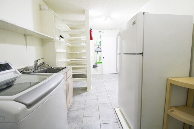Building Photo - 14018 N Hills Village Dr