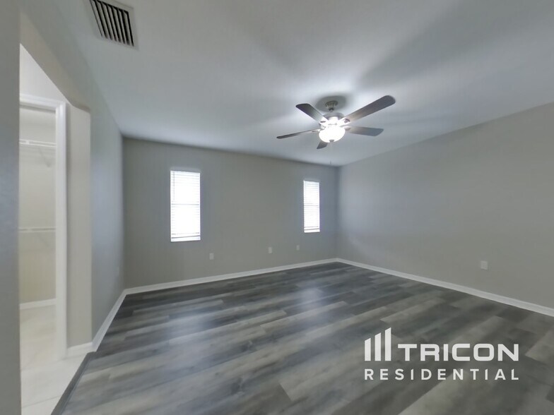 Building Photo - 7217 N Blue Sage