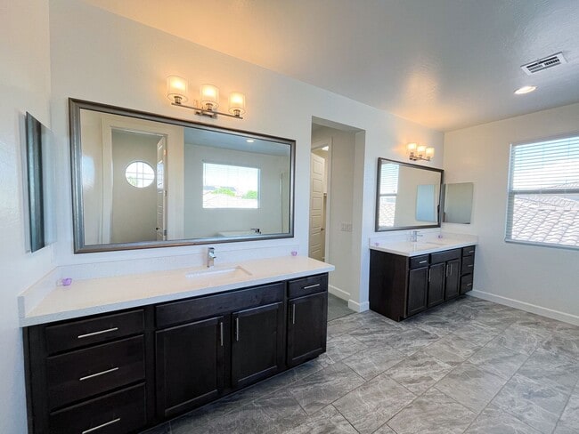 Building Photo - Exquisite Luxury Rental in Prestigious Gated Tule Springs Community