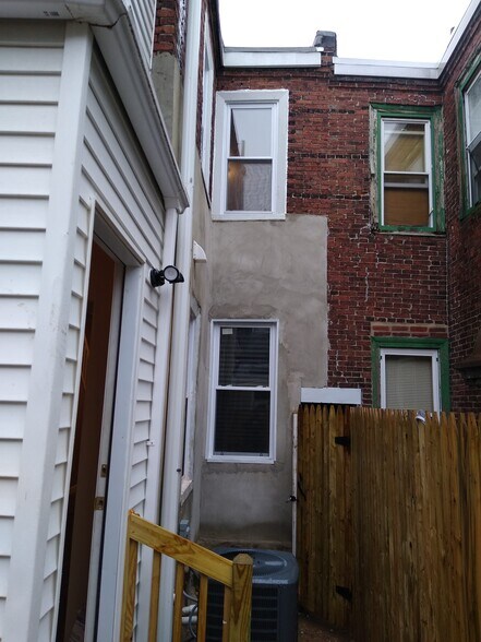 Building Photo - 2054 Ann St