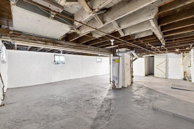 Building Photo - 5153 Cologne Ave