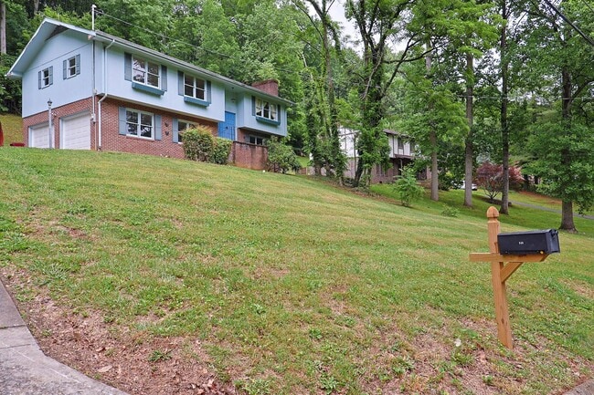 Building Photo - nice renovated 4 Bed 3 Bath