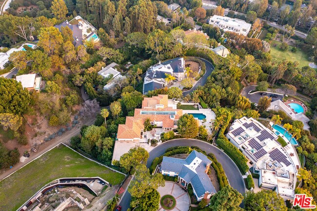 Building Photo - 1136 Calle Vista Dr