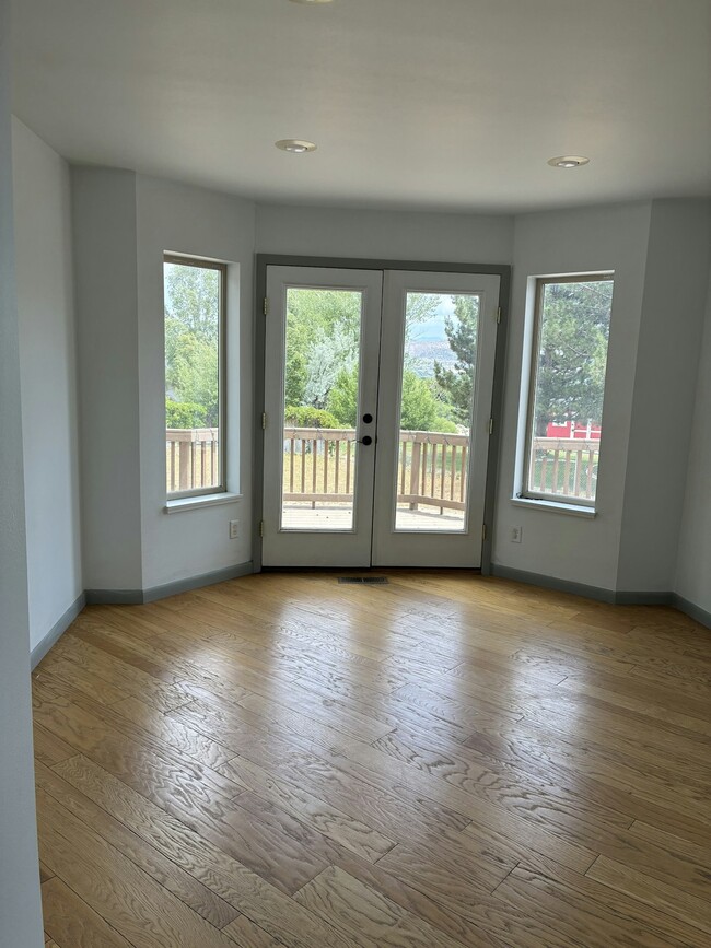 Building Photo - 2092 Colonial Dr