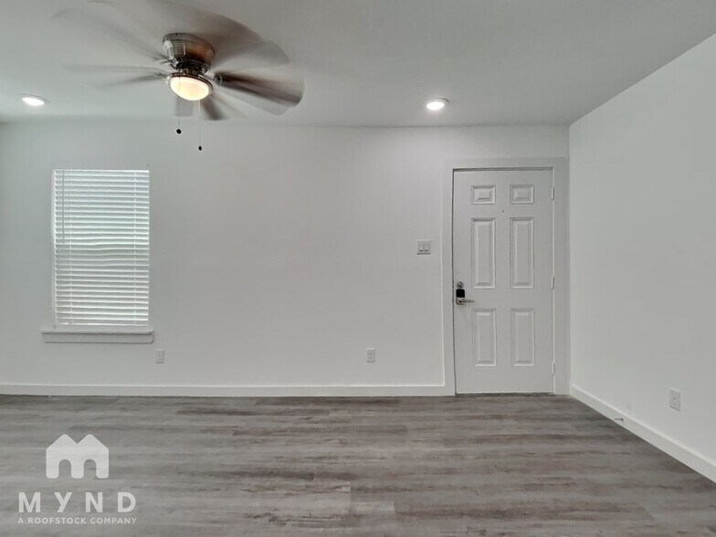 Building Photo - 7629 Sundown Dr