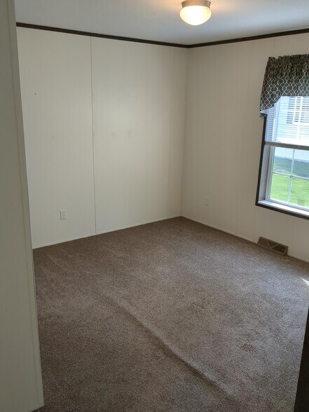 Building Photo - 52 Edgewood Dr