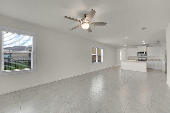 Building Photo - 10692 SW Vasari Way