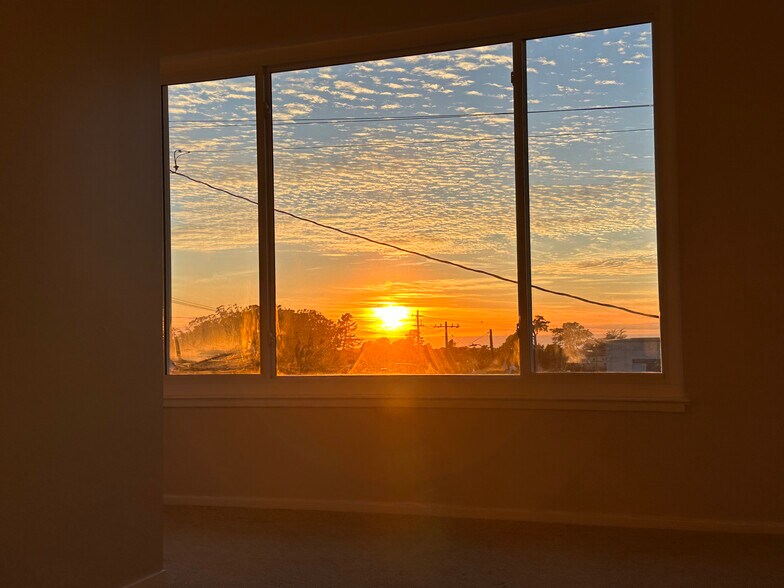 Building Photo - 2598 24th Ave