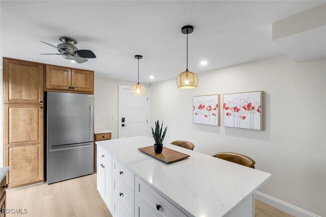 Building Photo - 2445 W Gulf Dr