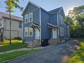 Building Photo - 112 Helen St