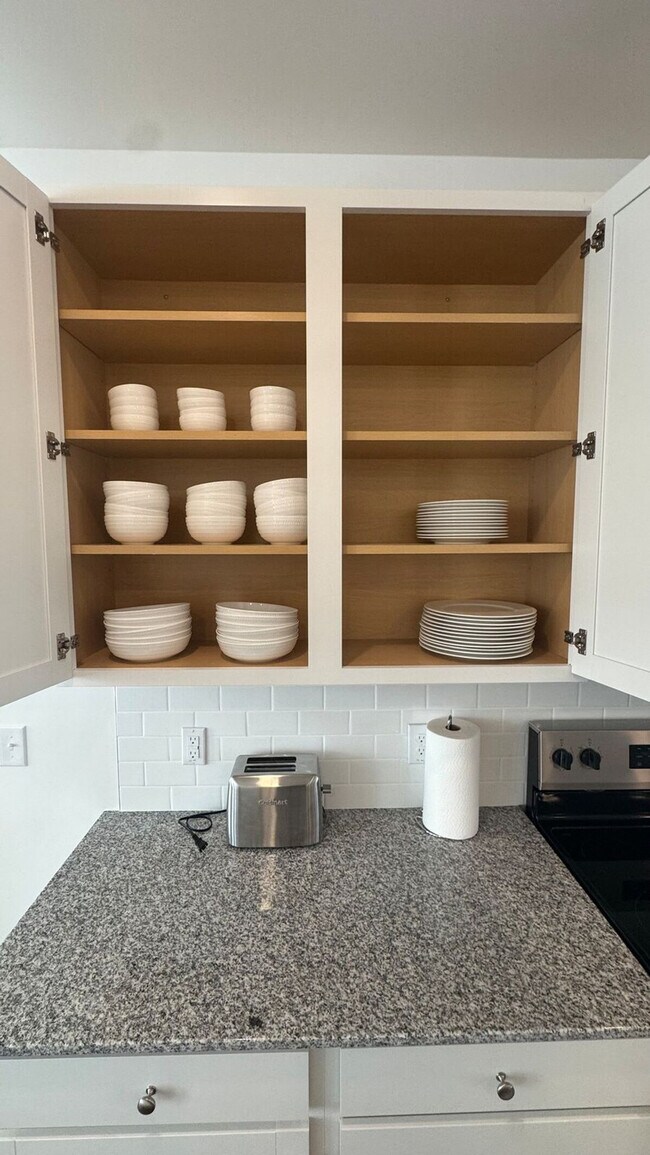 Building Photo - 153 Roxanne Dr