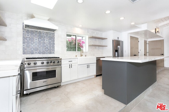 Building Photo - 16733 Oak View Dr