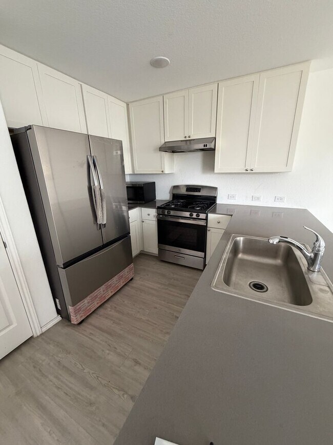 Building Photo - Move in Special! All Appliances included!!