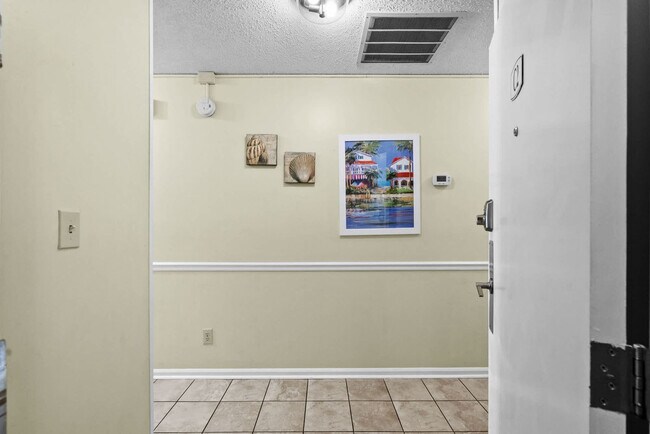 Building Photo - 212 Double Eagle Dr