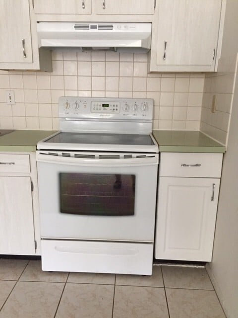 Building Photo - 55+, quaint 2/1 in a gated community locat...