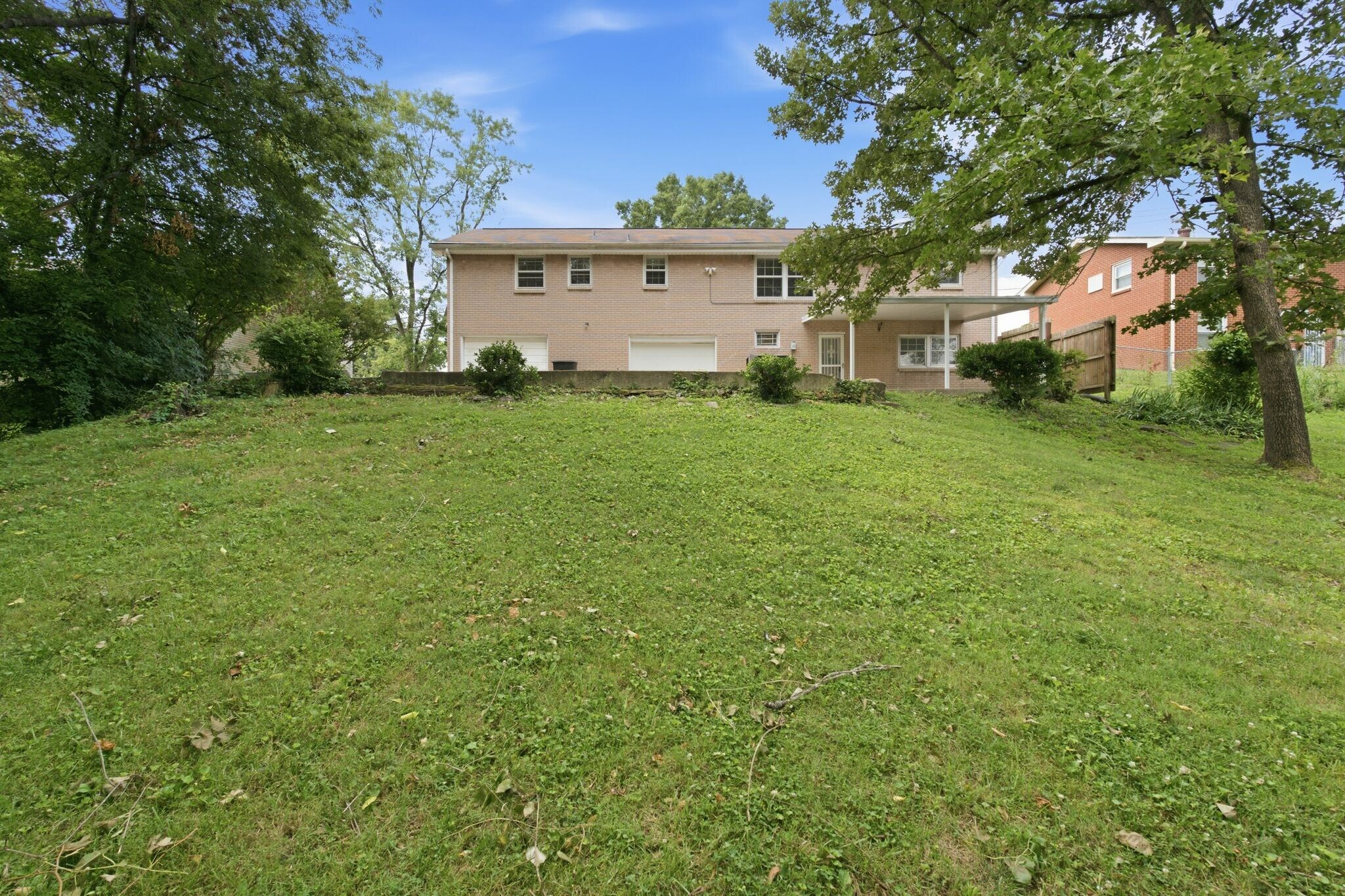 Building Photo - 2614 Edge O Lake Dr
