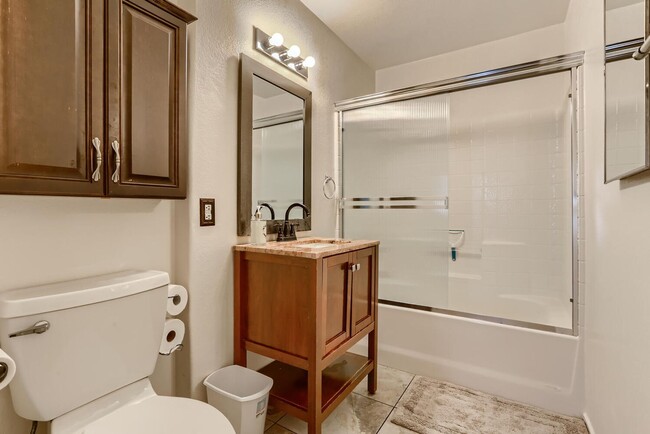 Building Photo - FULLY FURNISHED 2 bedroom condo near UNLV!