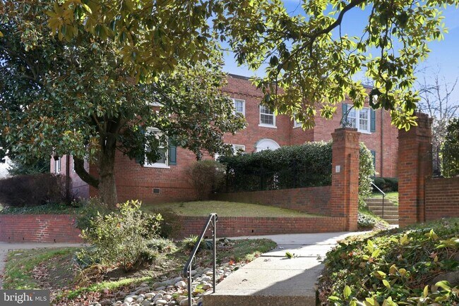 Building Photo - 1744 N Rhodes St