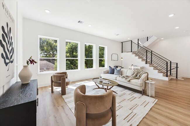 Building Photo - 6341 W Montgomery Rd