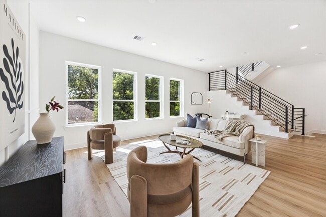 Building Photo - 6343 W Montgomery Rd