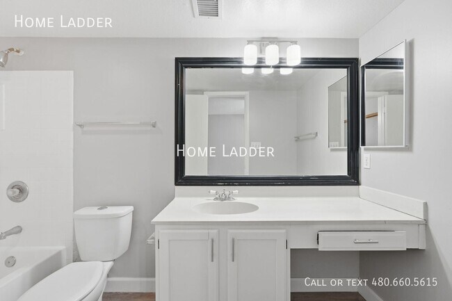 Building Photo - 745 N Hazelton Dr