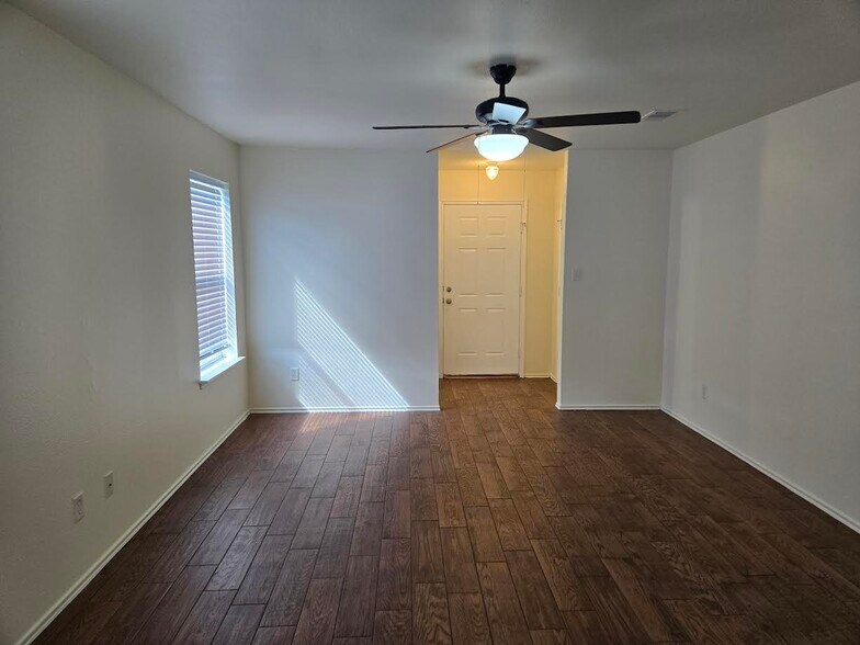 Building Photo - 15137 Meredith Ln